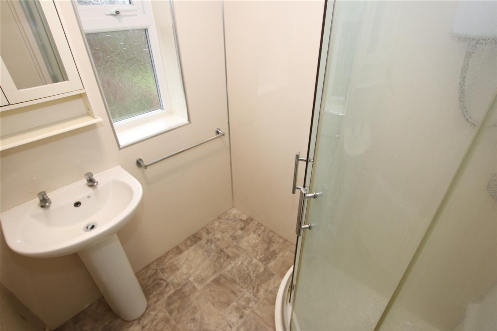 SEPARATE SHOWER ROOM